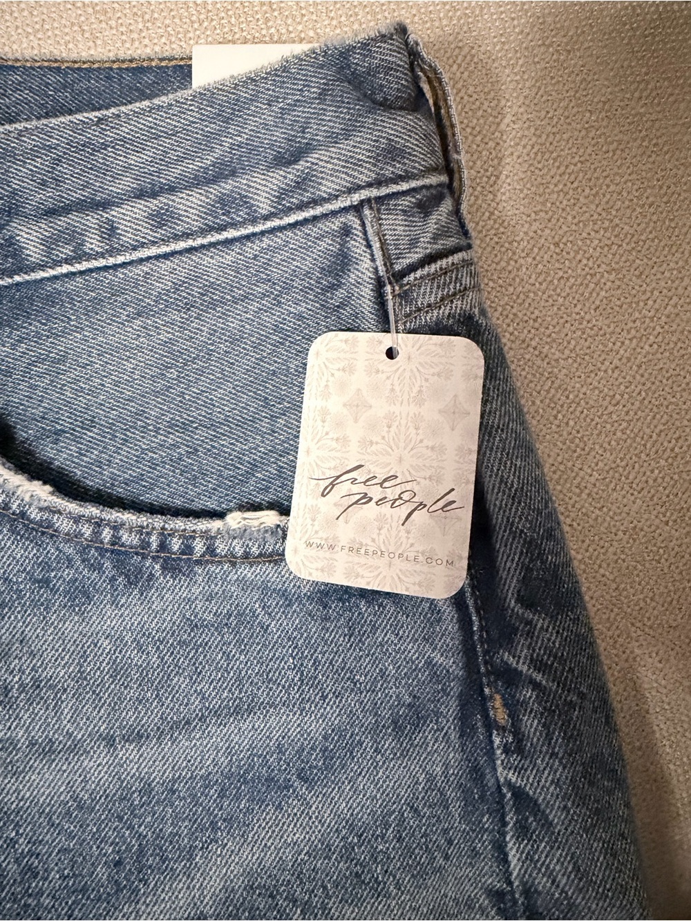 Agolde Parker Vintage Shorts NWT 26 - Picture 6 of 7